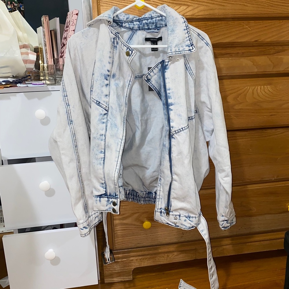 Jean jacket with belt